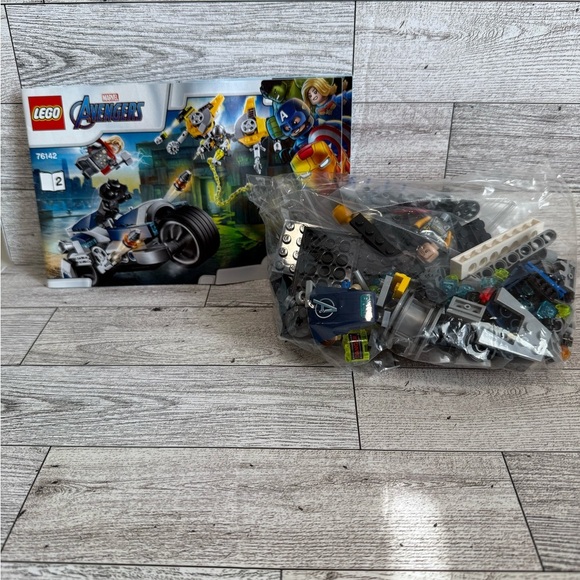 LEGO Avengers Set 76142 - Picture 2 of 3